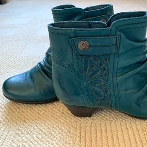 Rockport leather ankle booties Size 6